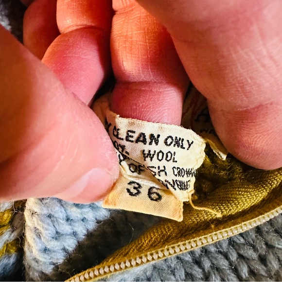 ⭐️ Vintage Small Turtleneck Zip Sweater - Picture 3 of 16